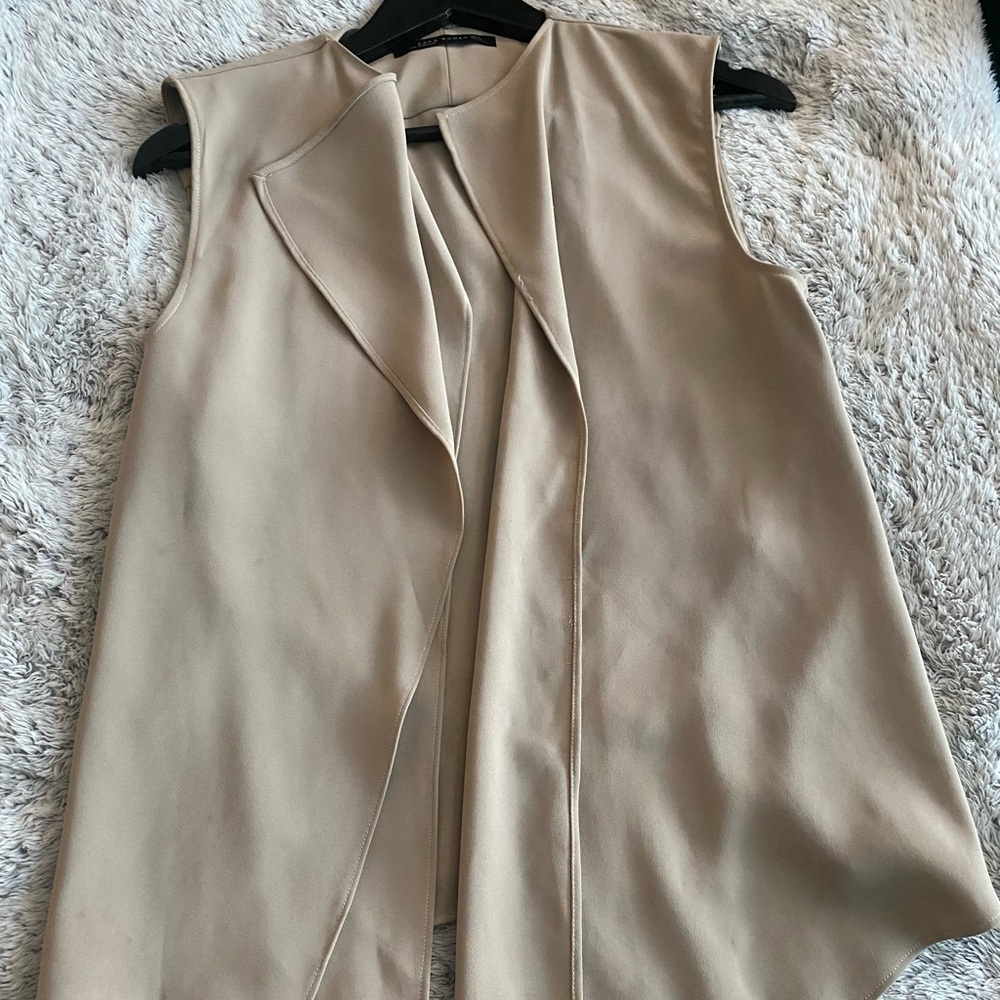 Zara Beige Sleeveless waistcoat cardigan size Small
